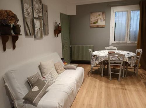 Gîte 27, Sté mère église