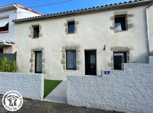Gîte 6 personnes au calme avec terrasse et équipements modernes à La Verrie - FR-1-426-535