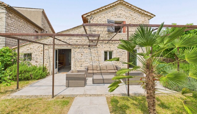 Gîte 9 persons - South Ardèche! Swimming-pool-air-conditioning River on foot!