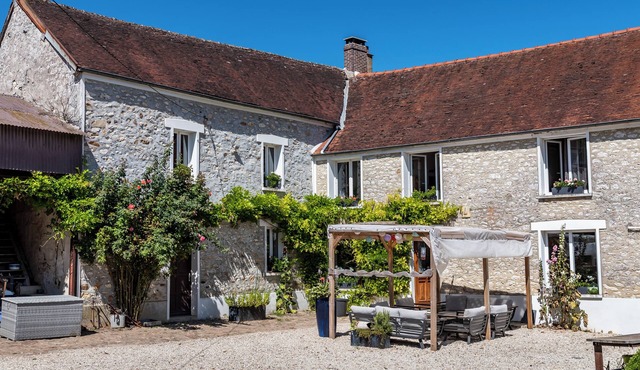 Gîte avec piscine,WiFi in Saint Mars Vieux Maisons