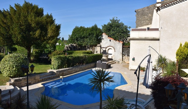 Gîte Anna 3 persons, air conditioning, swimming pool and garden in Sommières