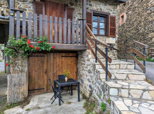 Gîte au cœur du village médiéval de Saint-Ilpize - FR-1-582-93