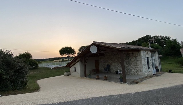 Gîte au Calme Sans Vis-à-vis Avec Grande Piscine Privative
