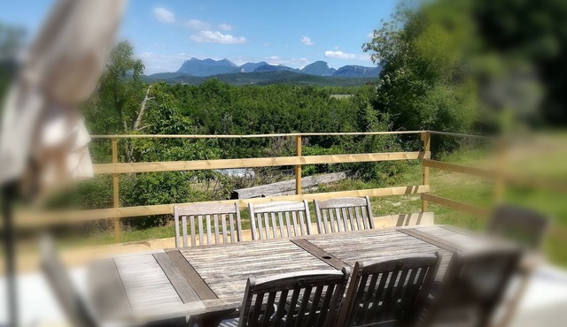Gîte au Calme et Isolé au Milieu D'un Élevage de Chevaux