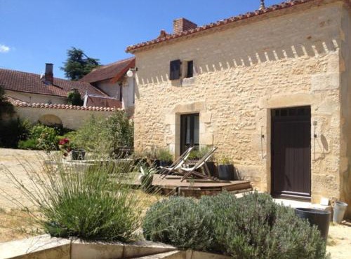 Gîte authentique avec cheminée, terrasse et WiFi en Charente - FR-1-653-119