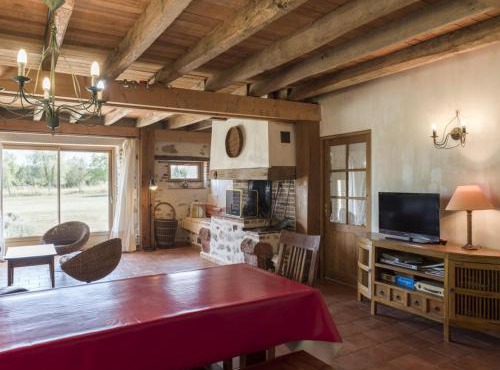 Gîte Authentique avec Confort Moderne, Cheminée, Jardin, Jeux pour Enfants, à 13km de Montluçon - FR-1-489-119