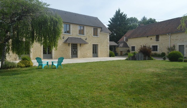 GÎTE AUX PETITS BONHEURS sleeps 15 + games room