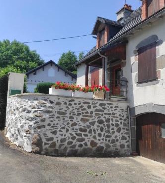 Gîte avec jardin pour 6 pers près de Salers Nature & Puy Mary