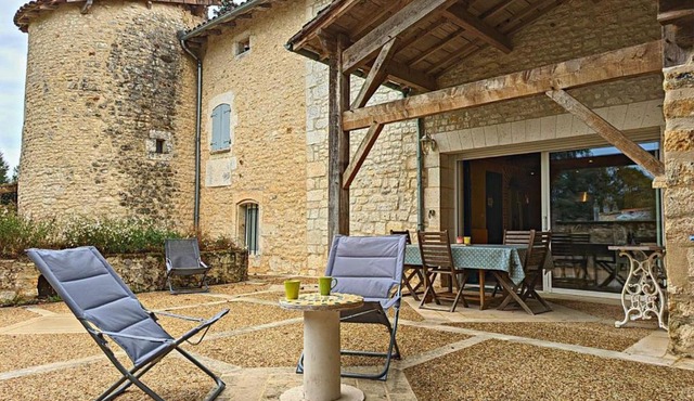 Gîte avec Piscine Chauffée, Jacuzzi et Jardin Privé - FR-1-653-156