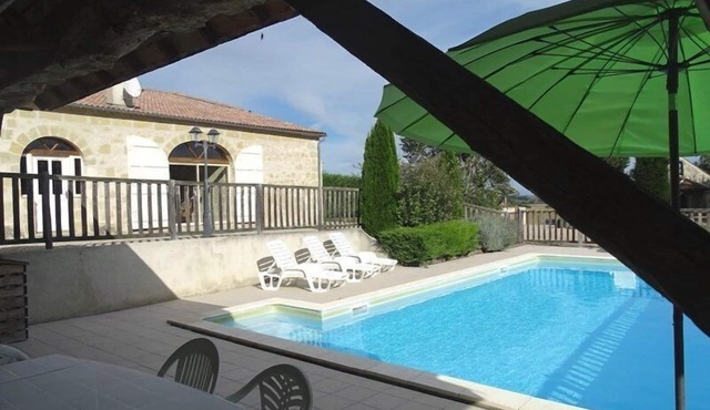 Gîte avec piscine - Lac de pêche - 8 personnes