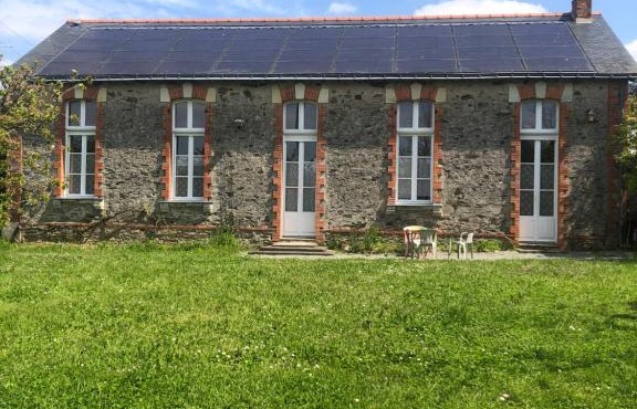 Gîte -Belle Maison dans une ancienne école-Tarif réduit hors WE !