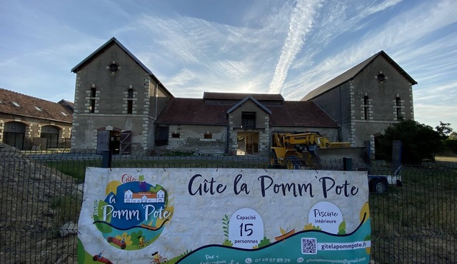 Gîte Bords de Loire, Avec Piscine Intérieure et Jardin