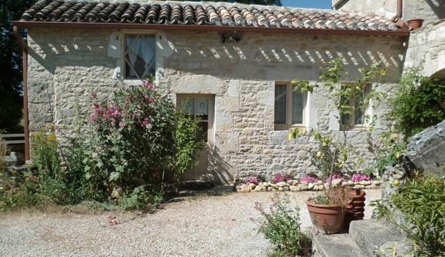 Gîte Cahors 4 pers calme, nature, pierres, jardin clos animaux accept