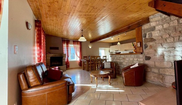 Gîte chaleureux avec cheminée près du Puy-en-Velay, idéal pour familles et séjours professionnels - FR-1-582-349