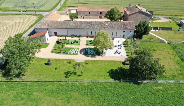 Gîte & chambres d'hôtes - 24 pers, 8 chbres, 6 SDB - Charming, peaceful estate