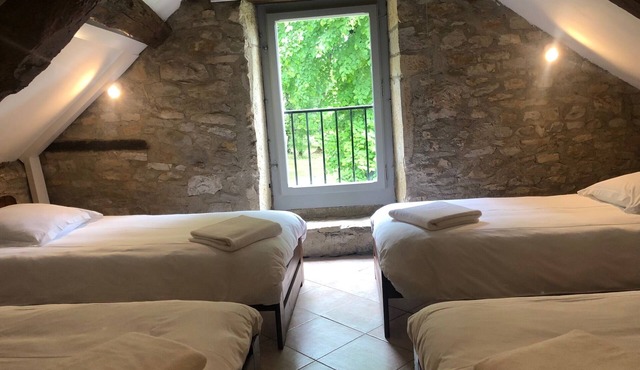 Gîte Charles Baudelaire, sleeps 8