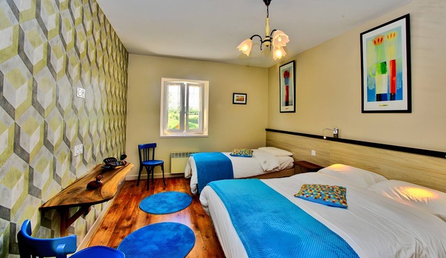 Gîte Charly: Private Terrace, Shared Garden, Pool & Wi-Fi in Salignac Eyvigues