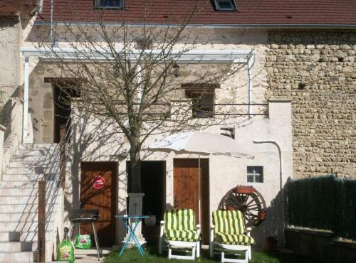 Gîte charmant proche de la Sioule avec jardin privé - FR-1-489-96