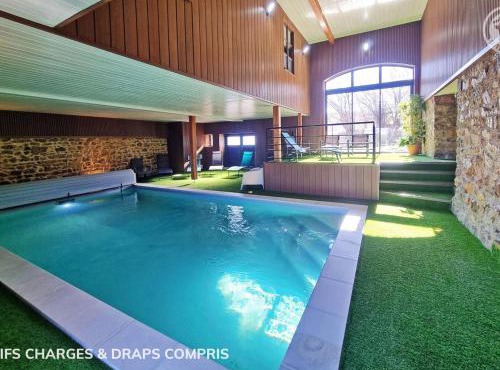 Gîte charme 12/14 pers avec piscine et jeux à Saint-Priest-la-Prugne - FR-1-496-346