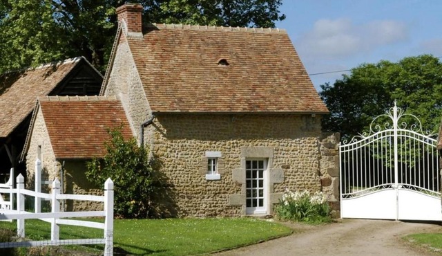 Gîte charmant avec piscine chauffée, tennis et jardin près de Beaumont-sur-Sarthe - FR-1-410-214