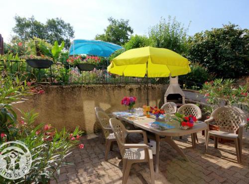 Gîte Charmant avec Terrasse et Jardin, Animaux Bienvenus - FR-1-496-90