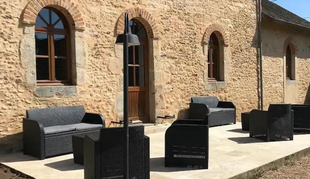 Gîte charmant près du circuit du Mans, 12 pers., 5 ch., rénové avec 3 sdb, nature et attractions proches - FR-1-410-342