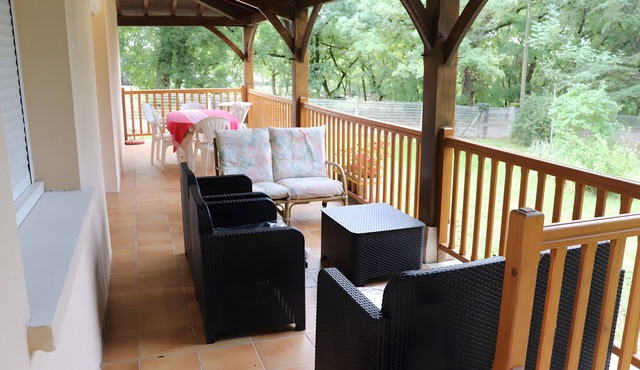 Gîte Chez Jeanne: Shaded Terrace, Private Garden & Wi-Fi in Pern, Quercy Blanc
