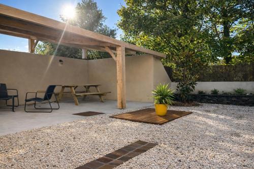 Gîte climatisé avec cour privée calme et vignobles 4 pers