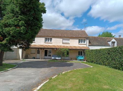 Gîte Confortable à Nargis avec Parking Privé, Proche Paris - FR-1-590-592