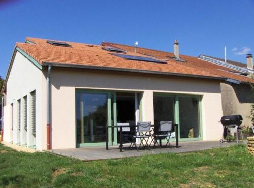 Gîte Contemporain en Écovillage avec Grande Terrasse et Proximité Attractions, 3 Chambres, PMR - FR-1-584-123