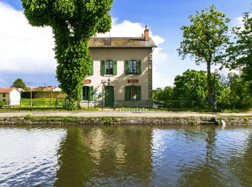 Gîte d'étape sur le Pont-Canal de Briare - FR-1-590-454