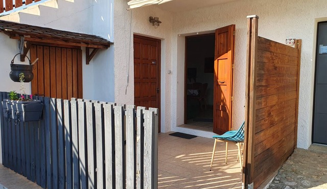 Gîte de Pigneux – Covered Terrace, Mountain View, Garden & Barbecue