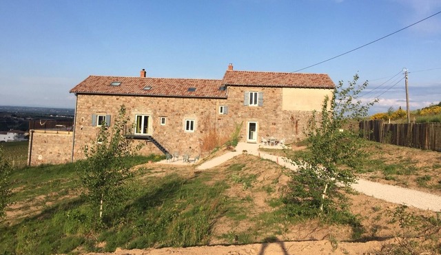 Gîte Dans un Joli Domaine en Plein Cœur du Beaujolais