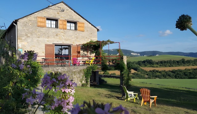 Gîte de Cabrières: Private Terrace, Private Garden, and Wi-Fi