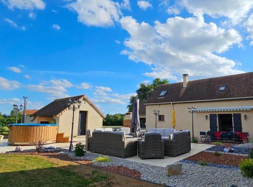 Gîte de charme 12 personnes près du Mans avec piscine chauffée - FR-1-410-381