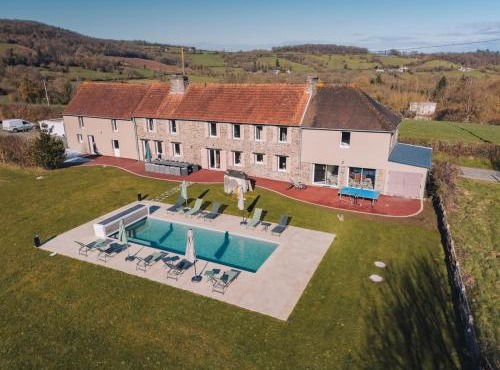 Gîte de charme -14 personnes - piscine chauffée - Clécy