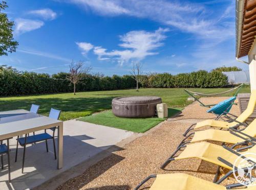 Gîte de charme 4 pers avec spa privatif, terrasse, et équipements complets au cœur d'un village viticole - FR-1-622-20