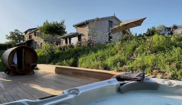 Gîte de charme 5 étoiles pour couple avec sauna et jacuzzi extérieurs privatifs