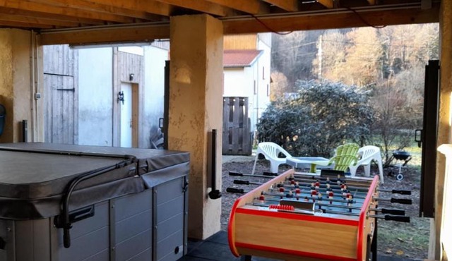 Gîte de charme avec jacuzzi étang babyfoot et rivière