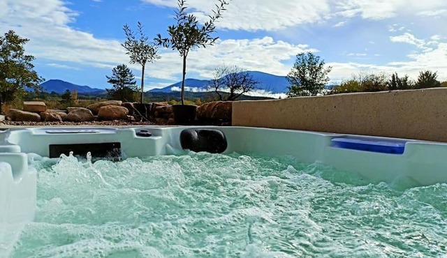 Gîte de charme avec jacuzzi face au Mont Ventoux