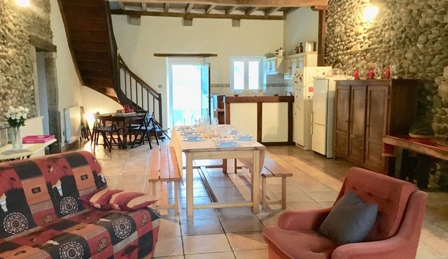 Gîte de Charme Grande Capacité Dans un Écrin de Verdure