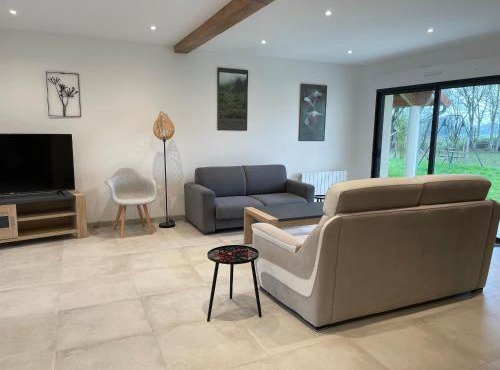 Gîte de charme près du Mans, tout équipé avec espace extérieur, garage, et confort moderne - FR-1-410-385