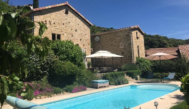 Gîte de charme - The 16th-century Mas L'Essenchaou