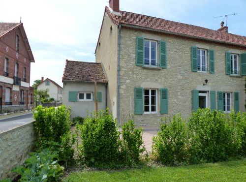 Gîte de charme à Saint-Bonnet-de-Rochefort avec jardin privatif - FR-1-489-105