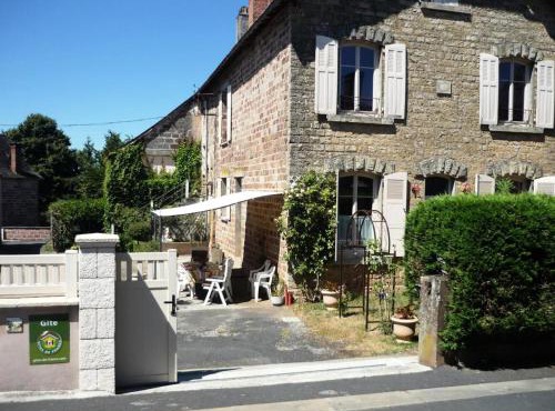 Gîte de France à Vars-sur-Roseix 3 épis - Gîte de France 9 personnes MAE-0184