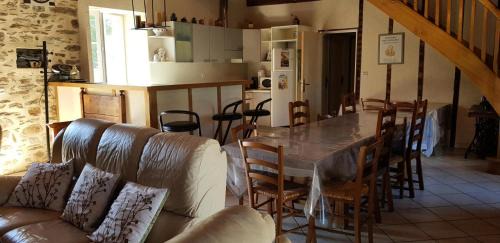 Gîte de France "les volets bleus" 3 épis - Gîte de France 12 personnes MAE-9484