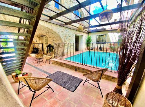 Gîte de groupe 18p-9ch OU 3 gîtes indépendants 6p-3ch - PATIO et PISCINE INTERIEURE CHAUFFEE TOUTE L'ANNEE