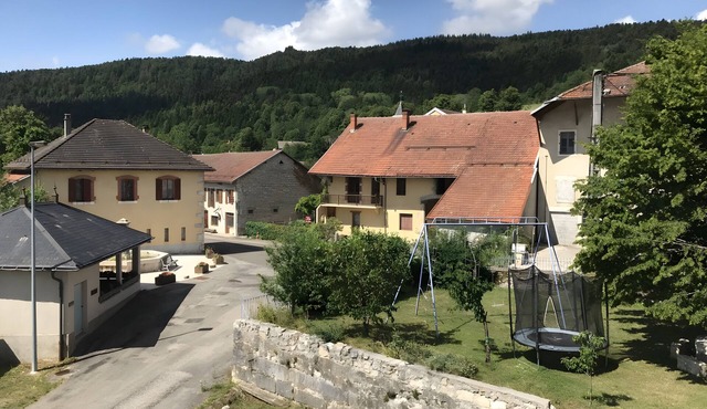 Gîte de l'Ain t'y piques – Charming Country Stay with Grand Colombier View