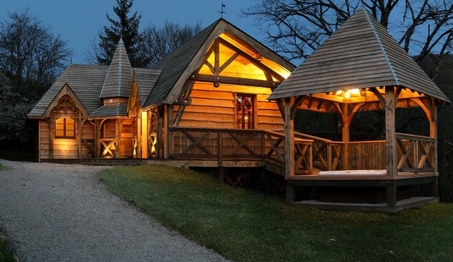 Gîte de L'hôtel-dieu, Mon Château en Bois en Bourgogne Avec SPA