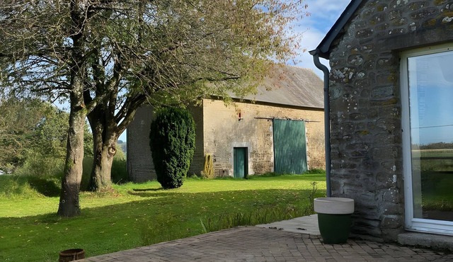 Gîte de la Ferme du Tilleul – Authentic Breton Stone House in the Countryside